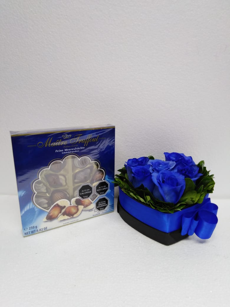 6 Rosas Azules en Caja Corazn y Bombones de 250 Grs 